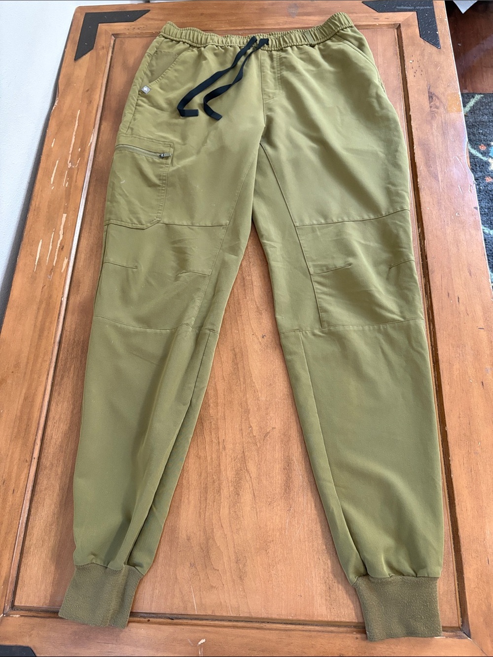 Figs Olive Jogger Scrub Pants with Black Drawstring Size Medium